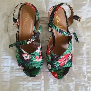 Size 6/7 Floral Heels